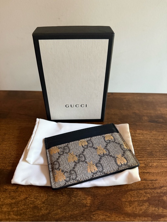 Gucci Other - Gucci Surpreme GG Bee Card Case